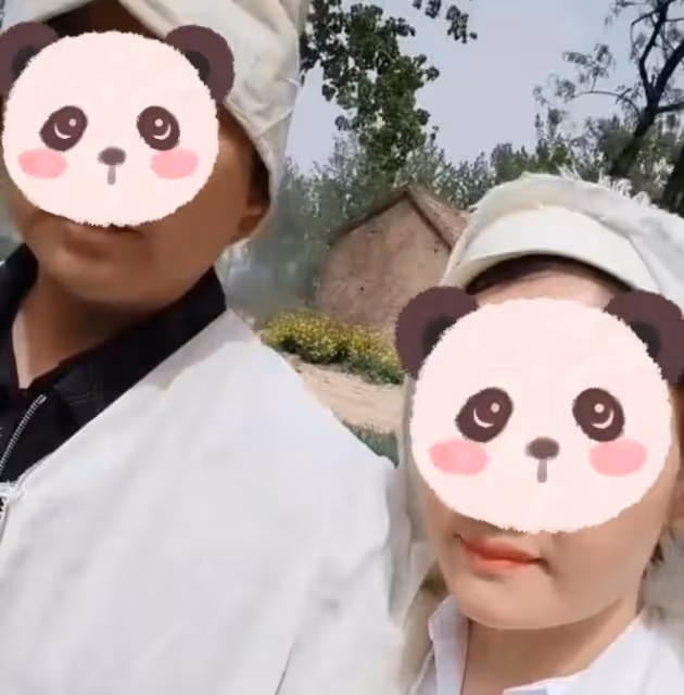 男子在父親出殯當天舉行婚禮，新娘脫下喜服換孝衣，背後原因感人