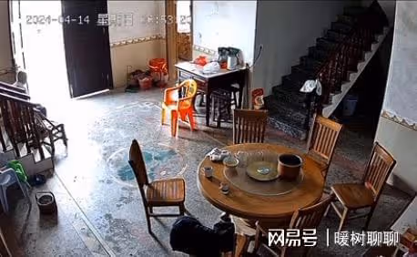 淚目!兒子為90歲父親蓋衣服發現他已安詳離世,監控一幕讓人破防