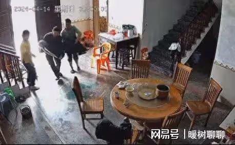 淚目!兒子為90歲父親蓋衣服發現他已安詳離世,監控一幕讓人破防