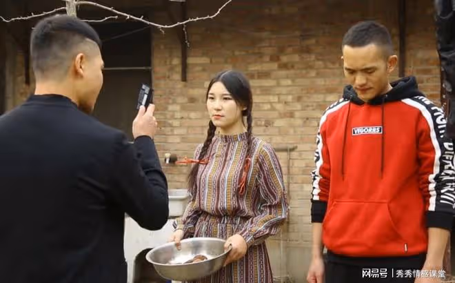 我哥和我姐都年入百萬,我媽生病住院,他們一個出300,一個出500