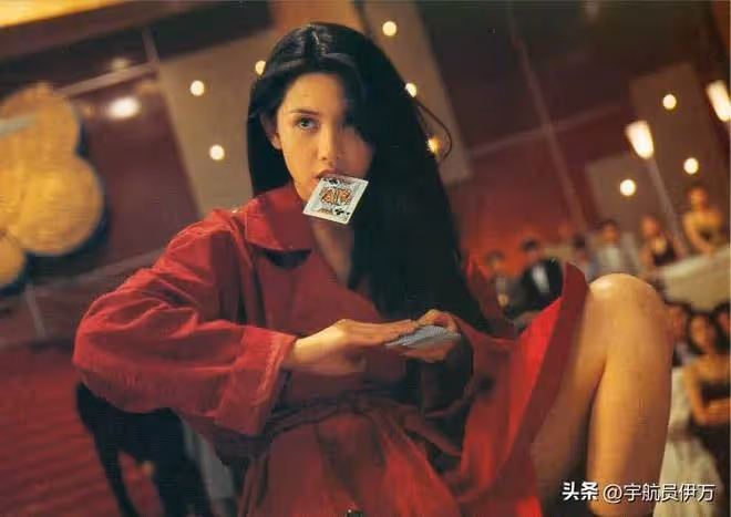 「性感玉女」邱淑貞：身材傲人得王晶偏愛，如今嫁富豪成人生贏家