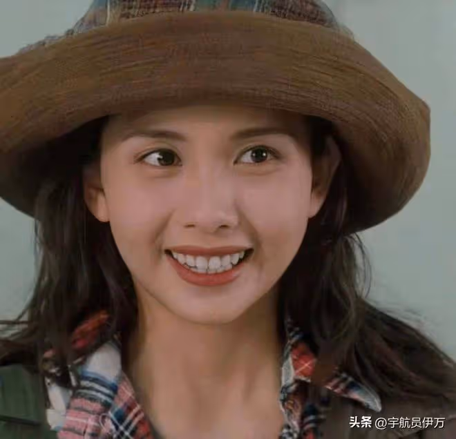 「性感玉女」邱淑貞：身材傲人得王晶偏愛，如今嫁富豪成人生贏家