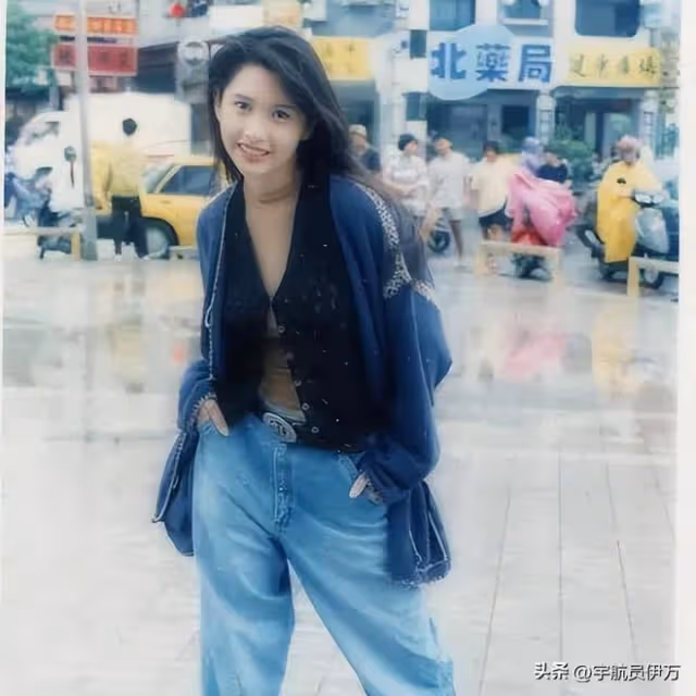 「性感玉女」邱淑貞：身材傲人得王晶偏愛，如今嫁富豪成人生贏家