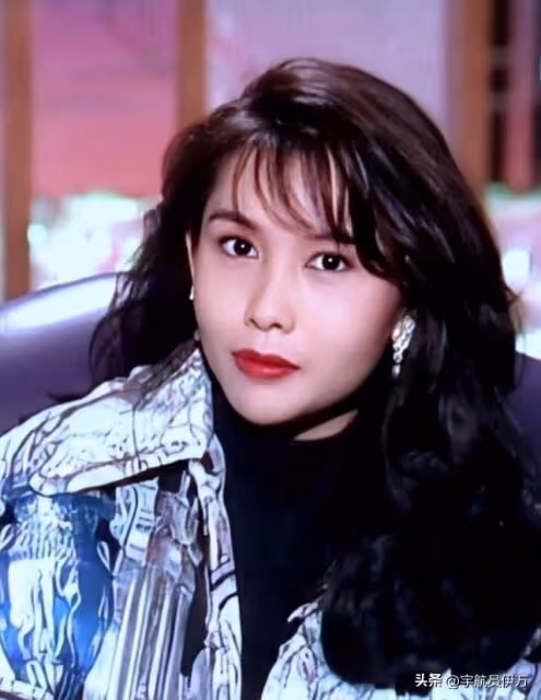 「性感玉女」邱淑貞：身材傲人得王晶偏愛，如今嫁富豪成人生贏家