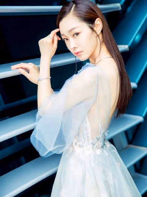 35歲宋軼這身材「絕」了,一襲印花連衣裙似仙女下凡,美出新高度