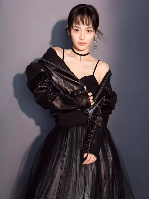 她是方中信的"舊愛",杜淳的前女友,如今36歲被老公寵成公主