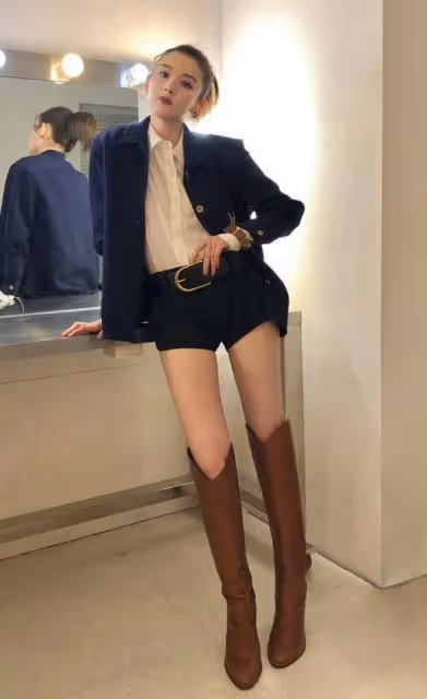 宋祖兒真是長大了,身穿藍色透視波點連衣裙,女人味滿滿