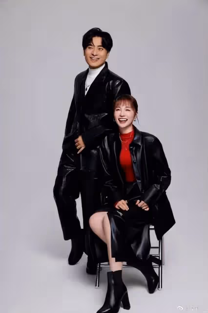 陳龍慶祝領證結婚12年，甜蜜公開與老婆童年照，從小就有夫妻相