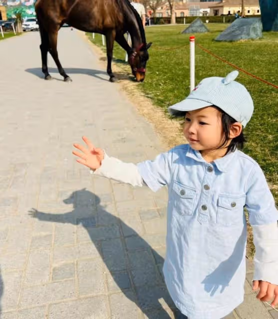 朱珠老公「忽悠」女兒去幼兒園，珠寶看到學校哭喊不去，太真實了