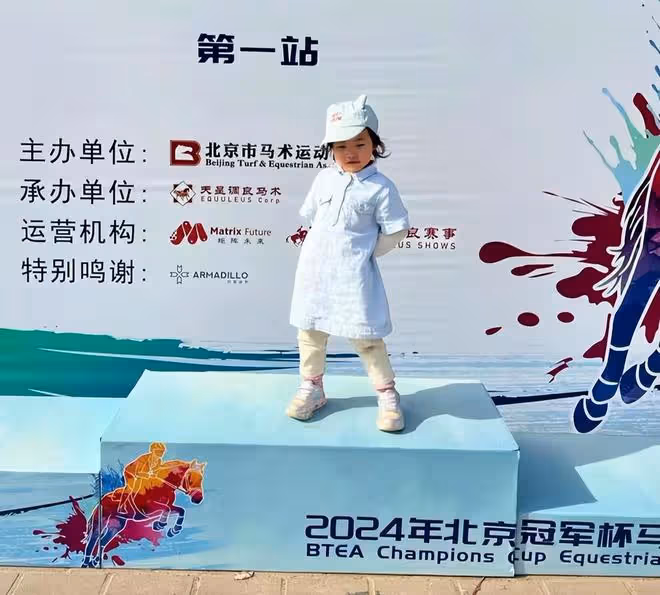 朱珠老公「忽悠」女兒去幼兒園，珠寶看到學校哭喊不去，太真實了