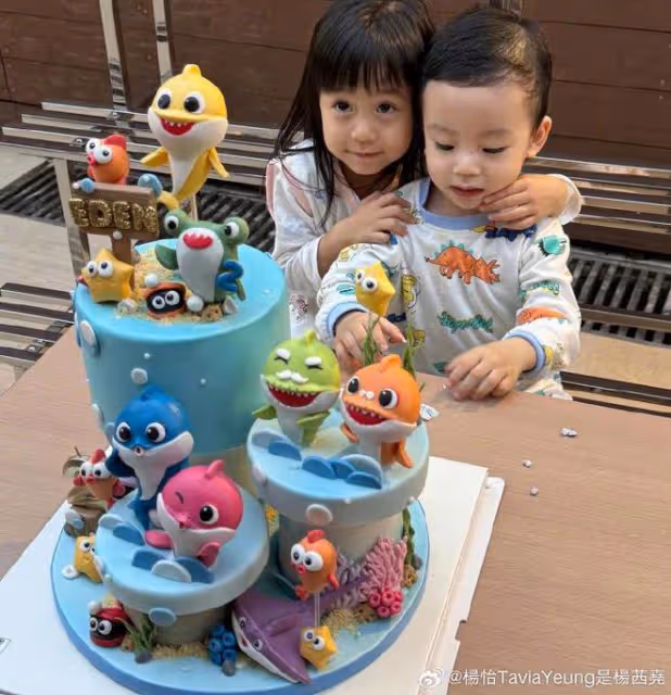 楊怡曬全家福慶女兒滿4歲,珍珠像媽媽超漂亮,弟弟似翻版羅仲謙