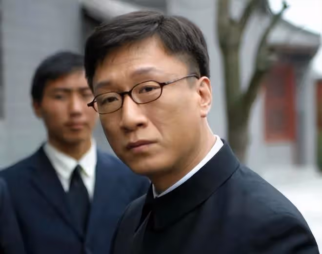 楊冪新劇預告臉部狀態堪憂：雙下巴、法令紋深，已不適合演諜戰了