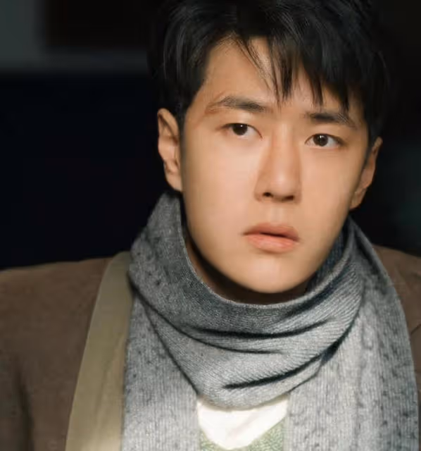 楊冪新劇預告臉部狀態堪憂：雙下巴、法令紋深，已不適合演諜戰了