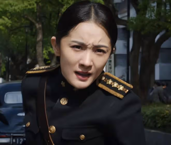 楊冪新劇預告臉部狀態堪憂：雙下巴、法令紋深，已不適合演諜戰了