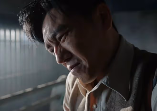 楊冪新劇預告臉部狀態堪憂：雙下巴、法令紋深，已不適合演諜戰了
