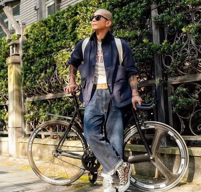 大小S一起為具俊曄的打碟事業做宣傳，具俊曄騎車真帥