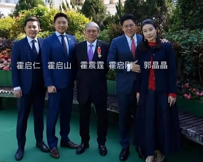 78歲霍震霆買平價衣服問能不能打折，和兒媳婦郭晶晶一樣節儉
