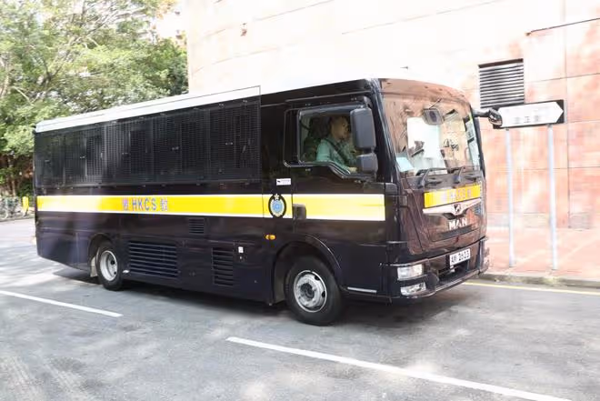 36歲王青霞增加至7項罪名，73歲李龍基哭泣表態願意等她出獄