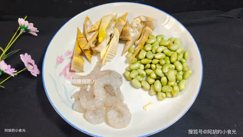 木耳和它絕配,想不到的好味!隨手一鍋燜,軟乎乎、特解饞,又一道炫飯好菜