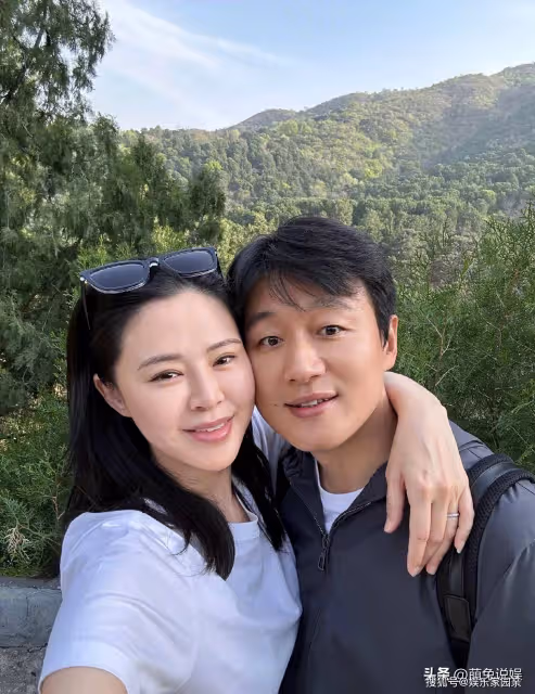 佟大為慶結婚16年,曬夫妻遊玩甜蜜照,高調錶白關悅:永遠愛你喲