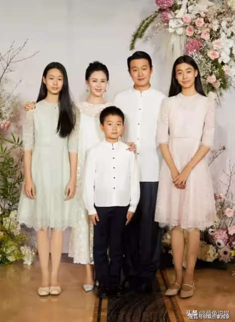 佟大為慶結婚16年，曬夫妻遊玩甜蜜照，高調錶白關悅：永遠愛你喲