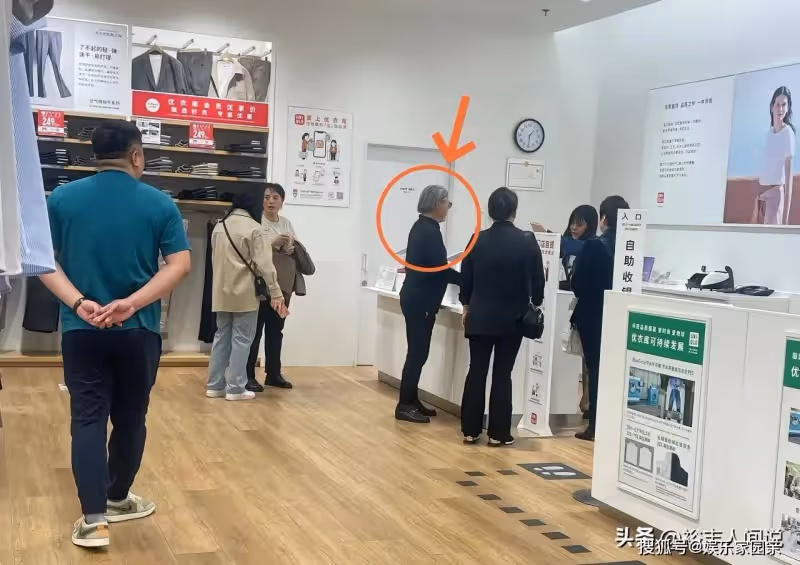 霍震霆現身哈爾濱買平價衣服!詢問可否打折,成功被郭晶晶影響