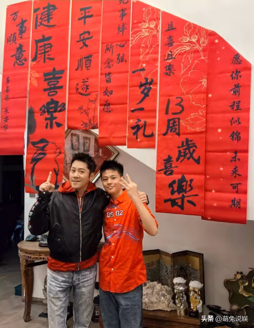 蔡國慶曬與大兒子合照,13歲慶慶身高快趕上爸爸,爺倆同框似兄弟
