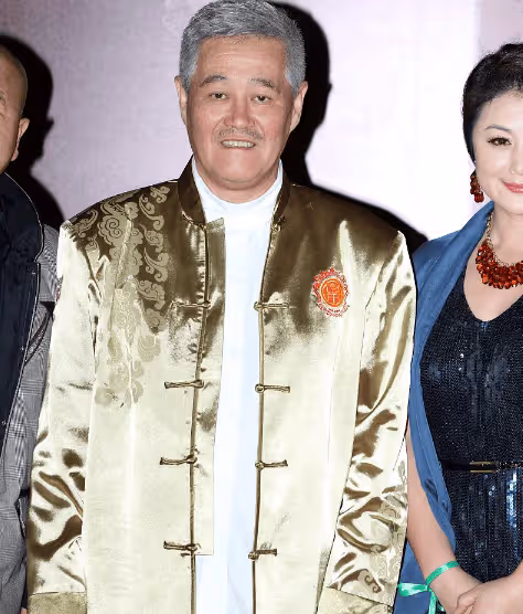 趙本山兒子現身家宴,小皮兒抓掉舅舅口罩,趙一楠抱著外甥好寵溺
