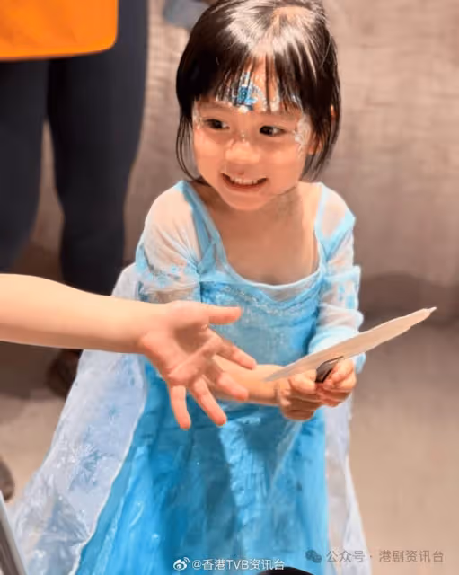 楊茜堯大女「小珍珠」4歲生日近照顏值再升級!大對電眼超長睫毛似迷你版羅子溢
