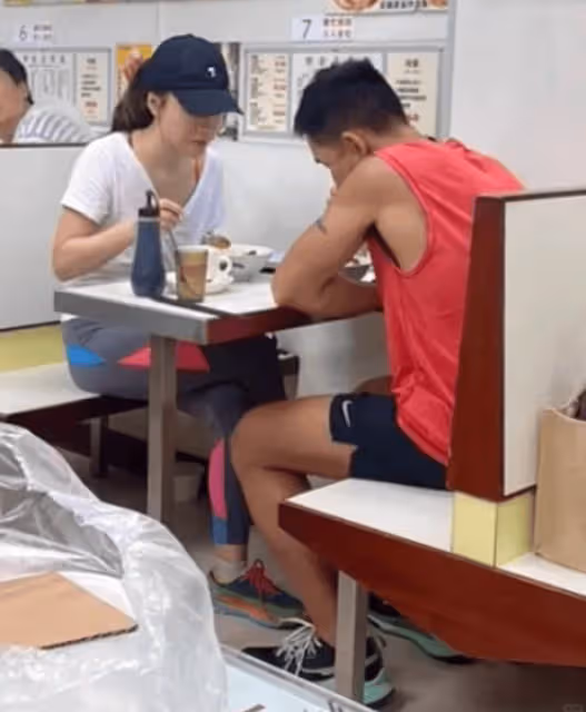 李施嬅與未婚夫現身茶餐廳!梁藝齡稱無意復出「說我是最丑任盈盈」