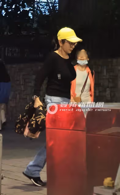 壹蘋10點強打｜陳美鳳LV青春裝減齡20歲跑趴　384萬保時捷送出豪宅（狗仔直擊）