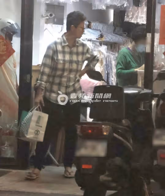 壹蘋10點強打｜陳美鳳LV青春裝減齡20歲跑趴　384萬保時捷送出豪宅（狗仔直擊）