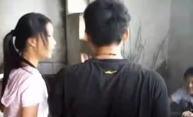 12歲那年,母親跟著一個木工走了,狠心的丟下我和同母異父的妹妹
