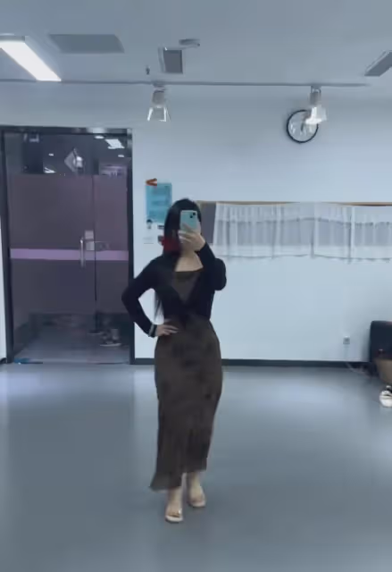 梨型身材的痛誰懂?穿衣像100斤脫衣像140斤,網友:服飾的重要性