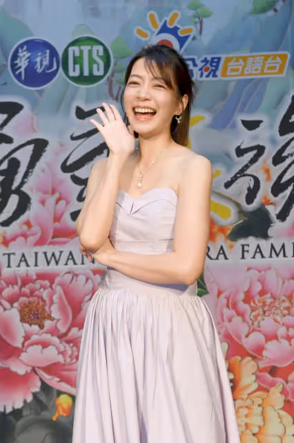 莊凱勛粉墨登場突遭陳亞蘭偷親　嚇傻：會不會被追殺？