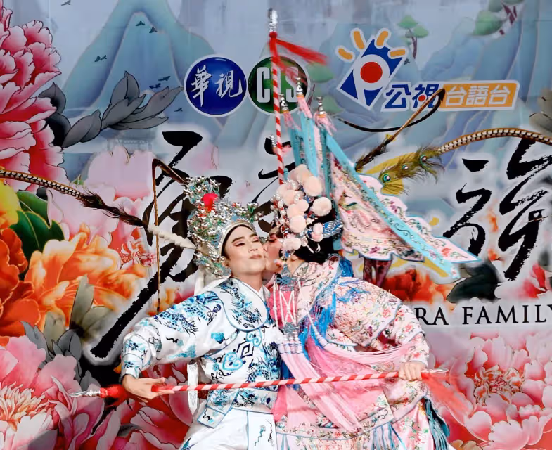莊凱勛粉墨登場突遭陳亞蘭偷親　嚇傻：會不會被追殺？