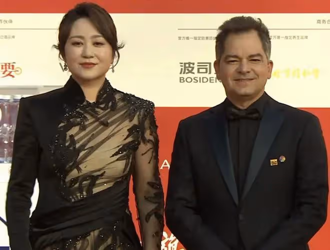 這一夜，坐在張藝謀身邊的馬麗，讓人看到她在內娛的「江湖地位」