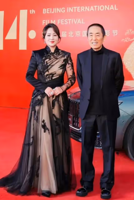 這一夜，坐在張藝謀身邊的馬麗，讓人看到她在內娛的「江湖地位」