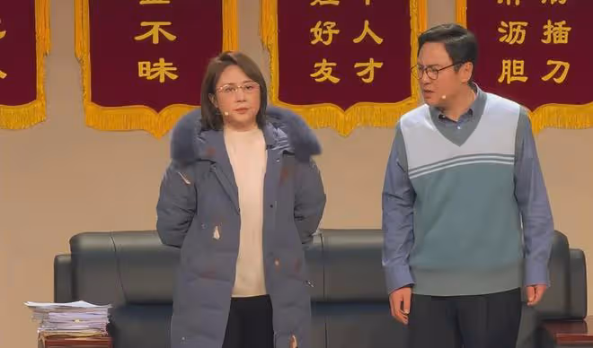這一夜，坐在張藝謀身邊的馬麗，讓人看到她在內娛的「江湖地位」