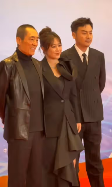 這一夜，坐在張藝謀身邊的馬麗，讓人看到她在內娛的「江湖地位」