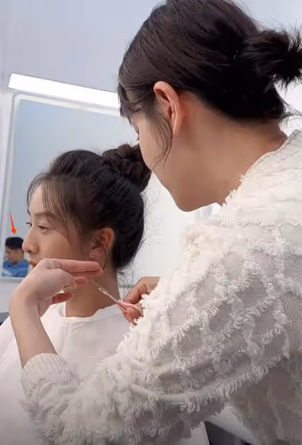 葉一茜給女兒剪劉海，16歲森碟長成大姑娘模樣，漂亮精緻美過媽媽