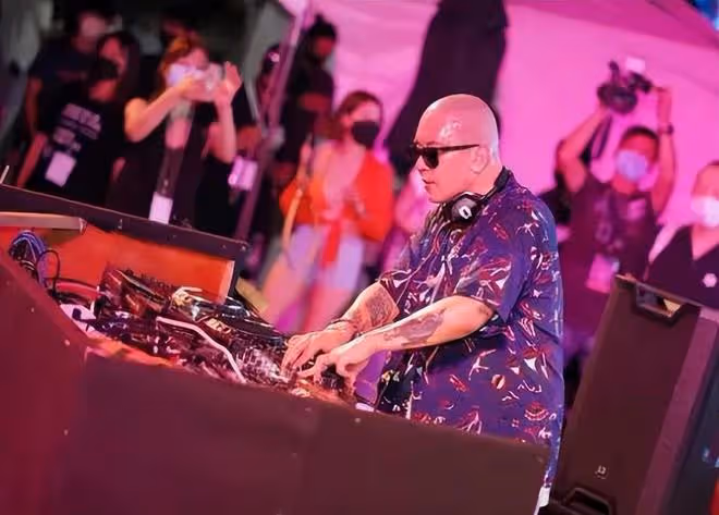 具俊曄DJ秀收入曝光，滿員接近15萬一場，現場可能有看肌肉福利