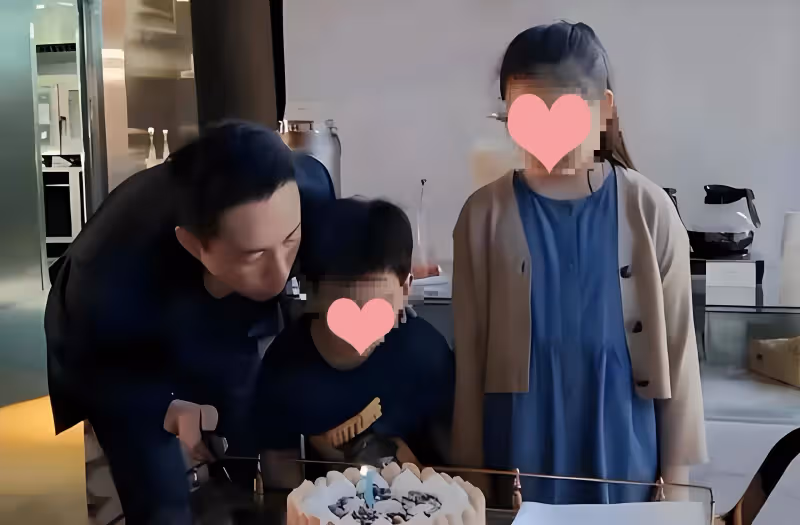 汪小菲去學校求見孩子,見到兒女後忍不住抹眼淚!馬筱梅被感動了