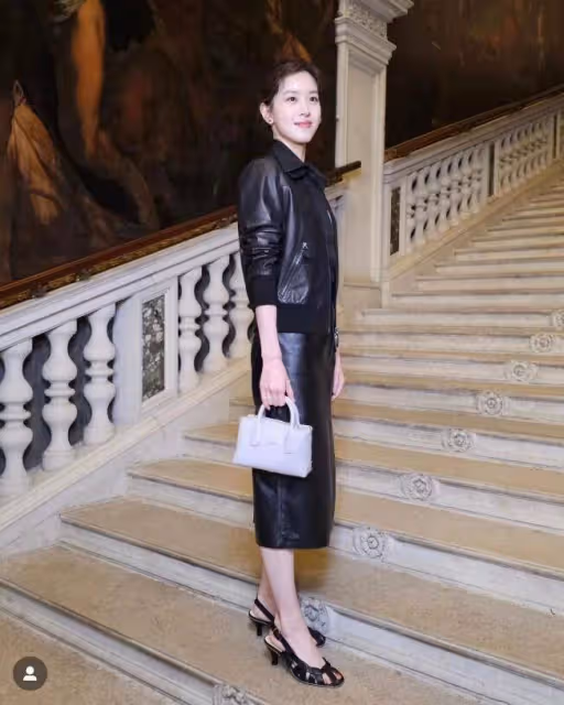 章澤天和章子怡共赴晚宴,兩大女神同框太養眼!和大佬合影站C位
