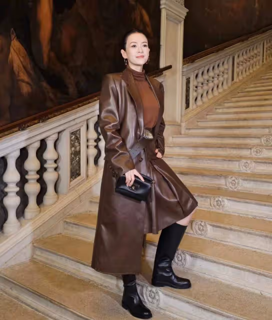 章澤天和章子怡共赴晚宴,兩大女神同框太養眼!和大佬合影站C位