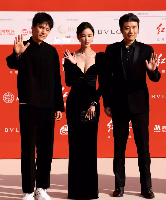 張歆藝的胸,關曉彤的腿,周也的臉,這些女星好身材終於藏不住了