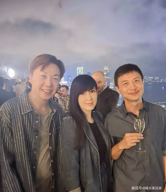 香港名流大聚會:現場大咖雲集,李嘉誠女友周凱旋和林青霞顯親密