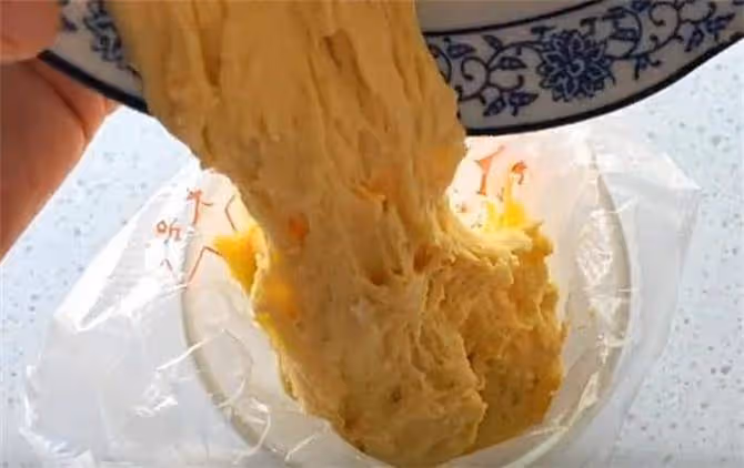 玉米面里加點麵粉,手不沾面,不用烤箱,10分鐘出鍋,孩子搶著吃