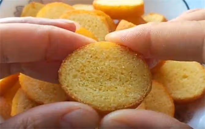 玉米面里加點麵粉,手不沾面,不用烤箱,10分鐘出鍋,孩子搶著吃