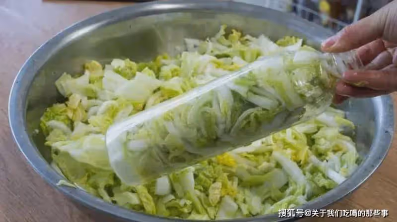 不管腌什麼酸菜,記住這3點,酸菜不爛不發霉,而且又酸又脆又香
